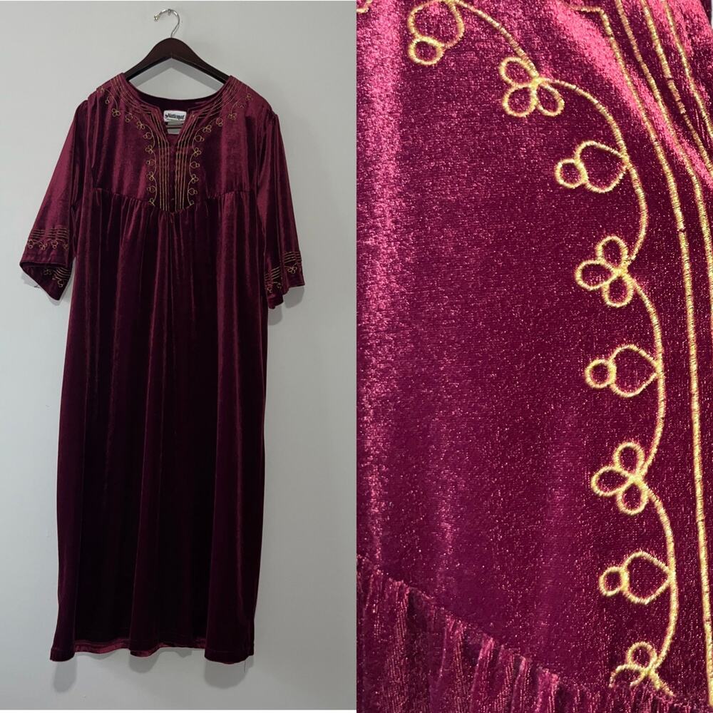 Vintage VTG Burgundy Velvet Floor Length Ren Faire Royalty Robe Dress (0988)